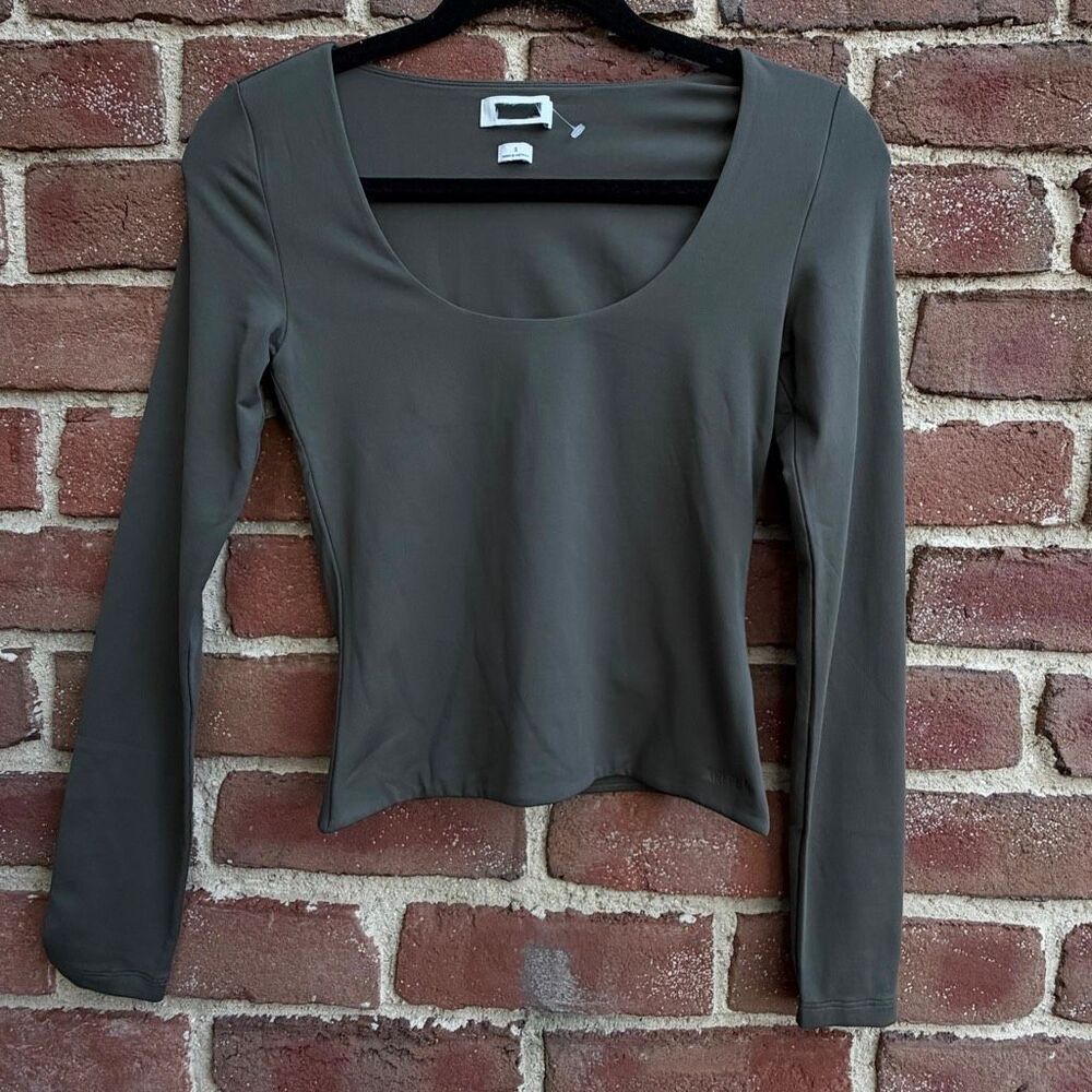 Aritzia contour Scoop Neck Long Sleeve Stretch Top olive green womens S NEW - Picture 2 of 12